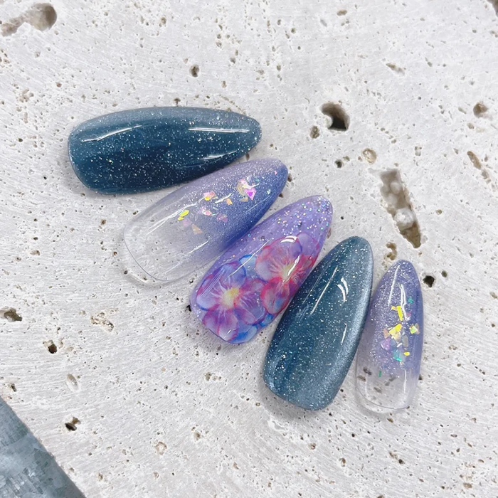 煌めきが魅力♡マグフラ×紫陽花ネイル