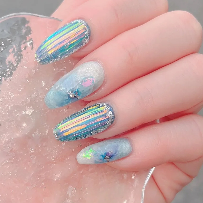 爽やかカラーのバカラ×紫陽花ネイル