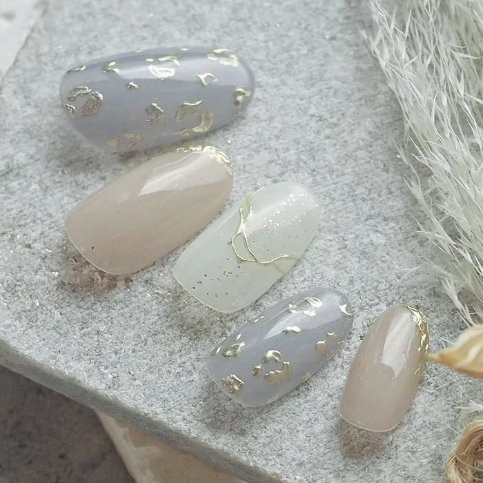 ②大人上品に♪ナチュラルくすみカラー×ミラーアートネイル