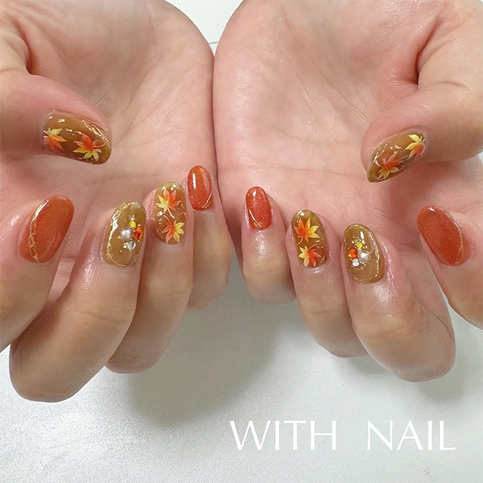 ④秋の行楽シーズンに♪べっ甲×手描き紅葉ネイル