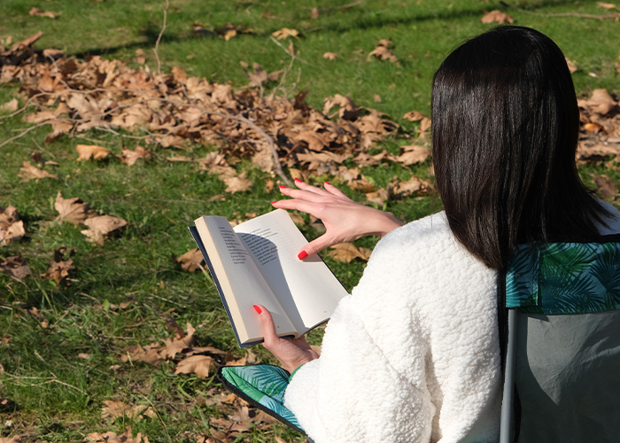 シンプルな紅葉ネイルで、お客様の秋にそっと彩りを♡