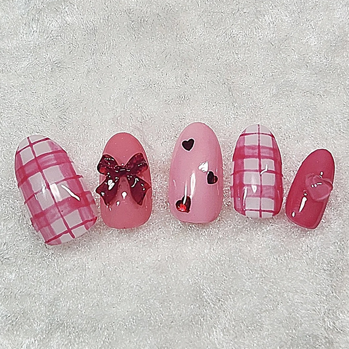 ⑦ポップで可愛い指先に♡ピンク×チェックネイル