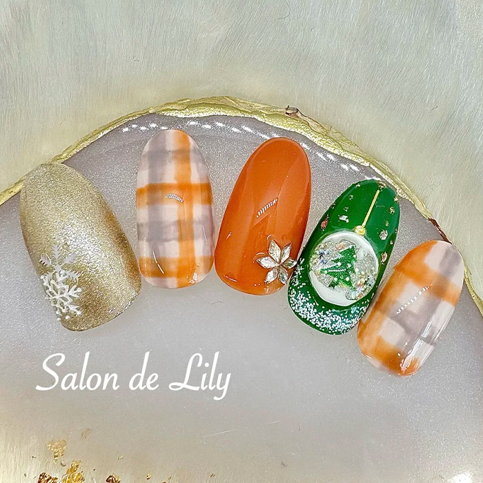 ④秋から冬へ♪雪の結晶&オーナメントネイル