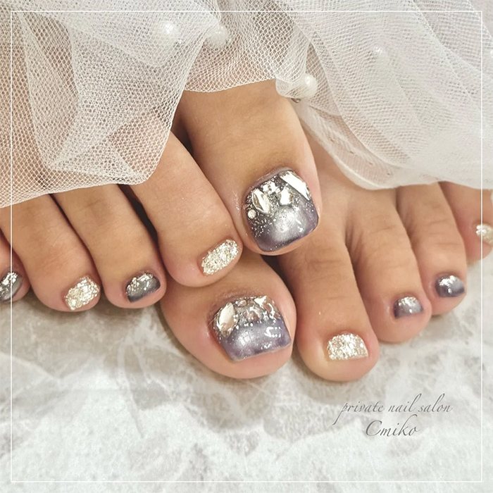 ③大人上品で華やかに☆キラキラビジュー×ワンホンネイル