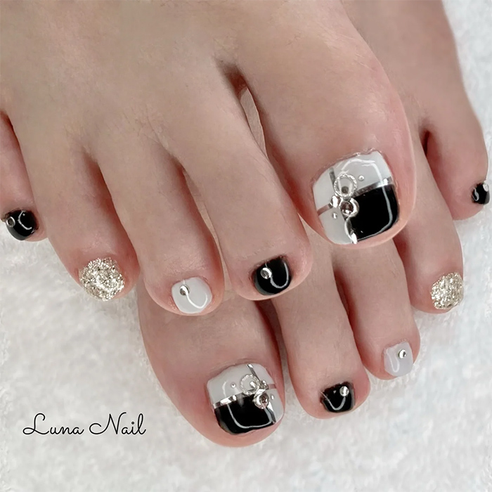 ⑤大人クールにキメる♡モノトーンブロックネイル