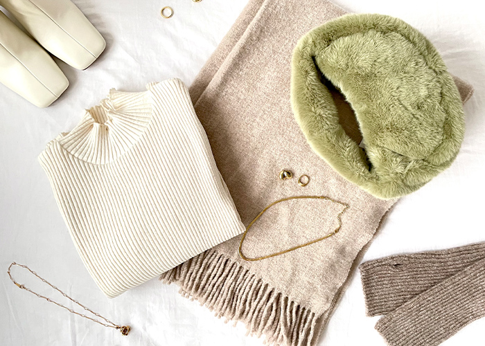 小物やアクセと合わせるカラー提案の工夫