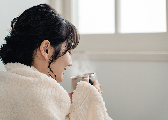 お客様の手元に上品さを宿す、触れたくなるツヤと深み