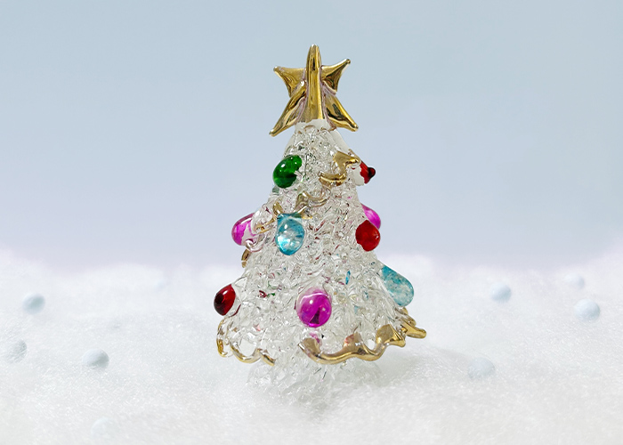 大人女性に寄り添う♡シンプル仕上げのクリスマスネイル術