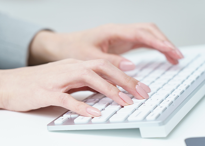 ビジネスシーンにも◎さりげなく光るミニデザインの工夫