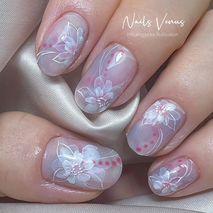 ②儚い色使いがポイント♡手描きフラワーの和柄ネイル