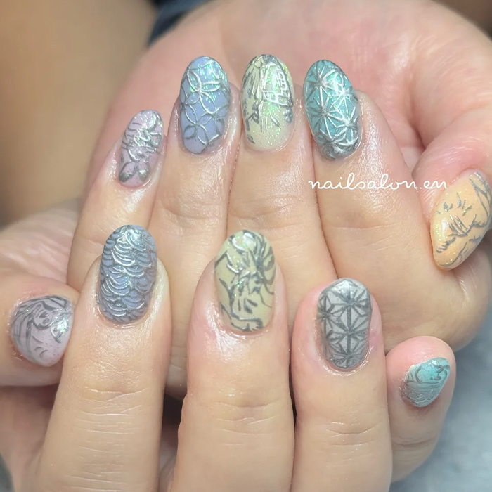 ③パステルカラーで可愛らしく☆鳥獣戯画×和柄ネイル