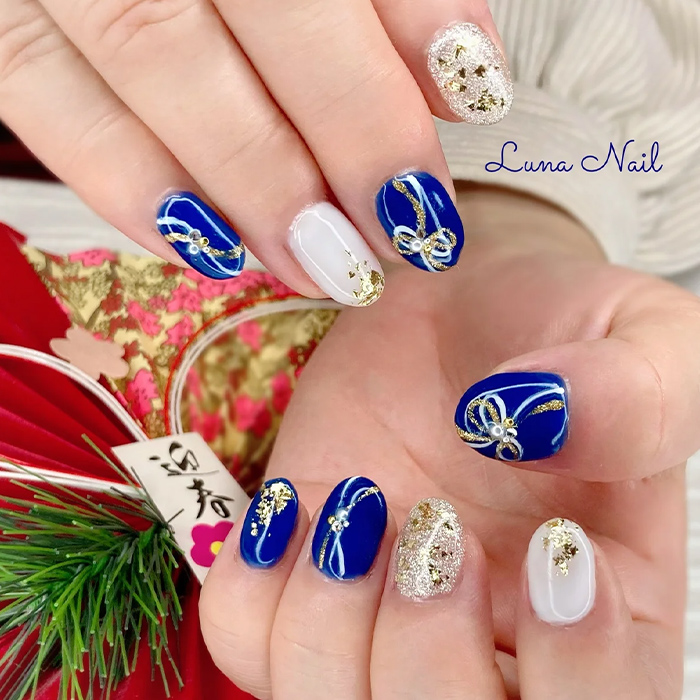 ⑦水引きアートで華やか☆ネイビー×和柄ネイル