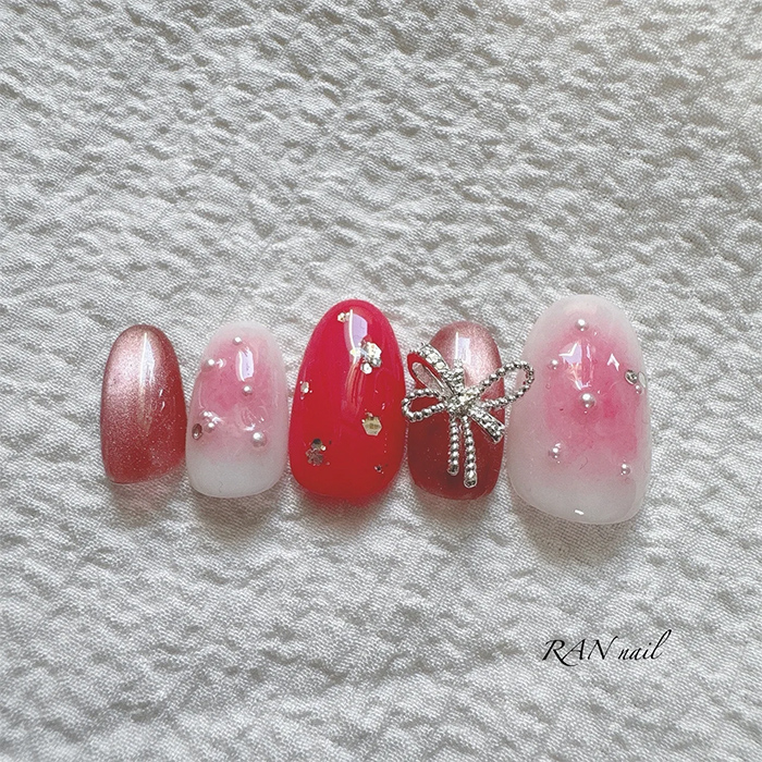 ③ポップなのにほんのり上品☆チーク×成人式ネイル