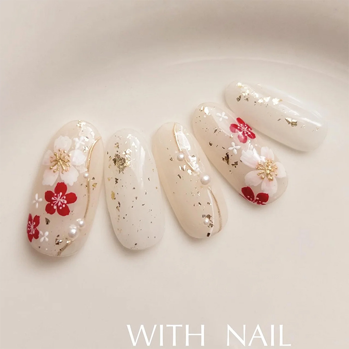 ④ミルキーベージュに映える♪梅の花×成人式ネイル