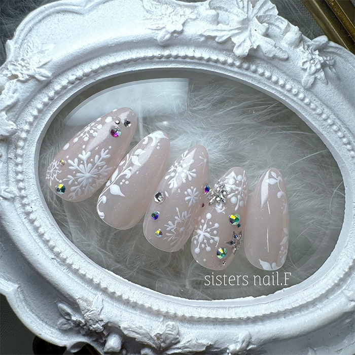 ⑤まるできらめく宝石☆雪の結晶×成人式ネイル