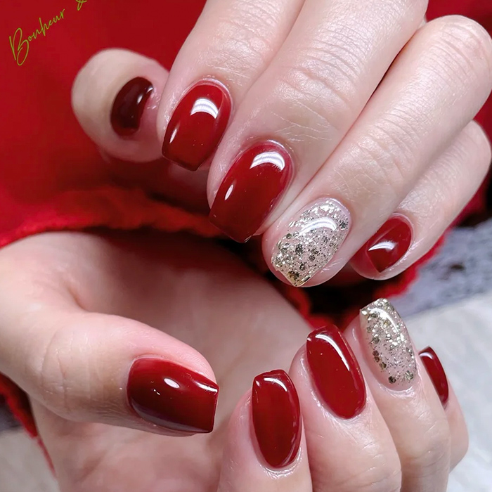 ⑤色気のある大人カラー♪レッド×シルバーラメのワンカラーネイル