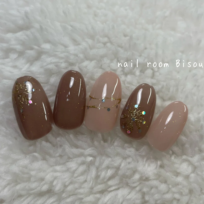 ②大人上品な印象に♡ブラウンベースの雪ネイル