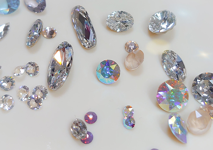 ビジューネイルの魅力を最大限に活かす◎プロの基本テクニック