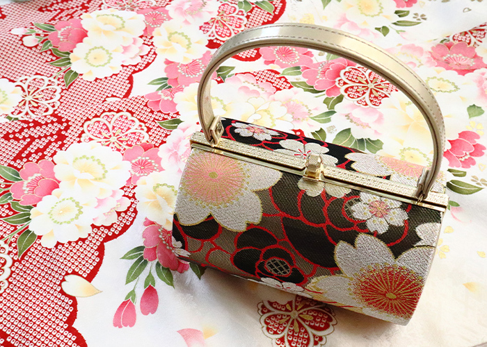 振袖の世界観を引き立てる♡色・柄バランスの整え方