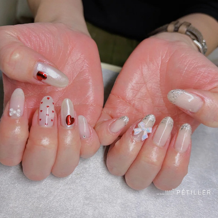 ⑥左右で違いを楽しむ◎ハート×アシメネイル