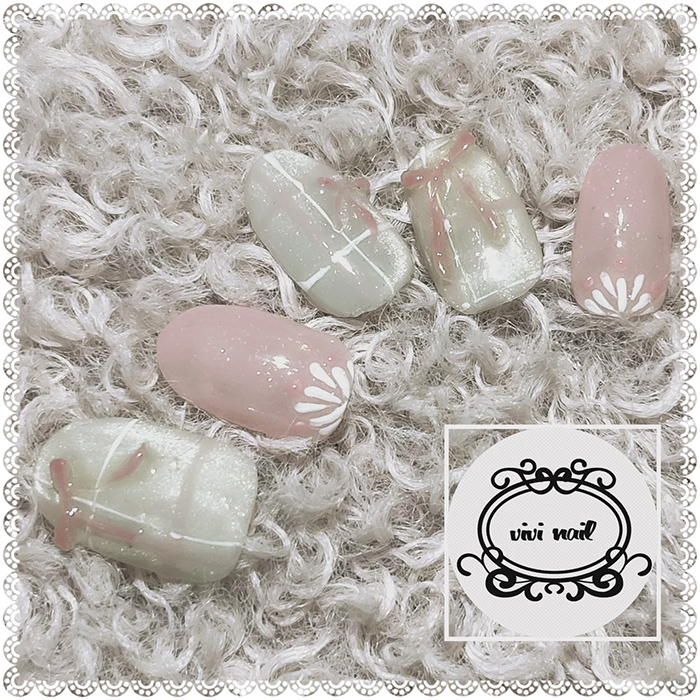 ②ぷっくり感が可愛い♪マグネット×リボンネイル