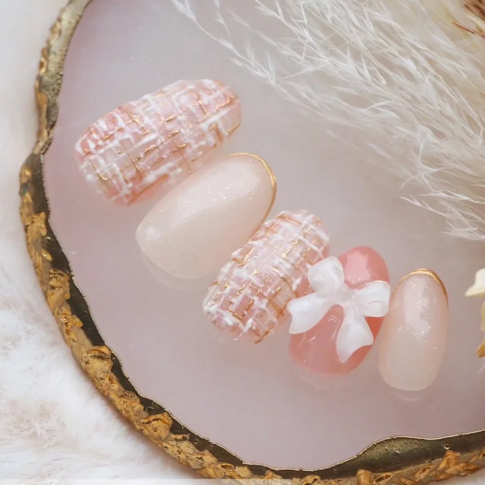 ①ふんわりとした配色♪ツイード×リボンネイル