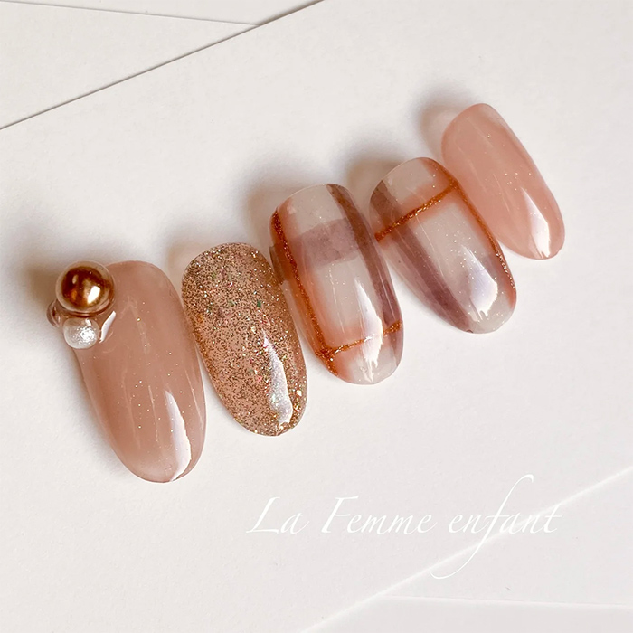 ③肌なじみ抜群♪ブラウン×シアーチェックネイル