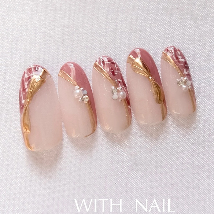 ④フェミニンで可愛い♡ミラーリボン×変形フレンチネイル