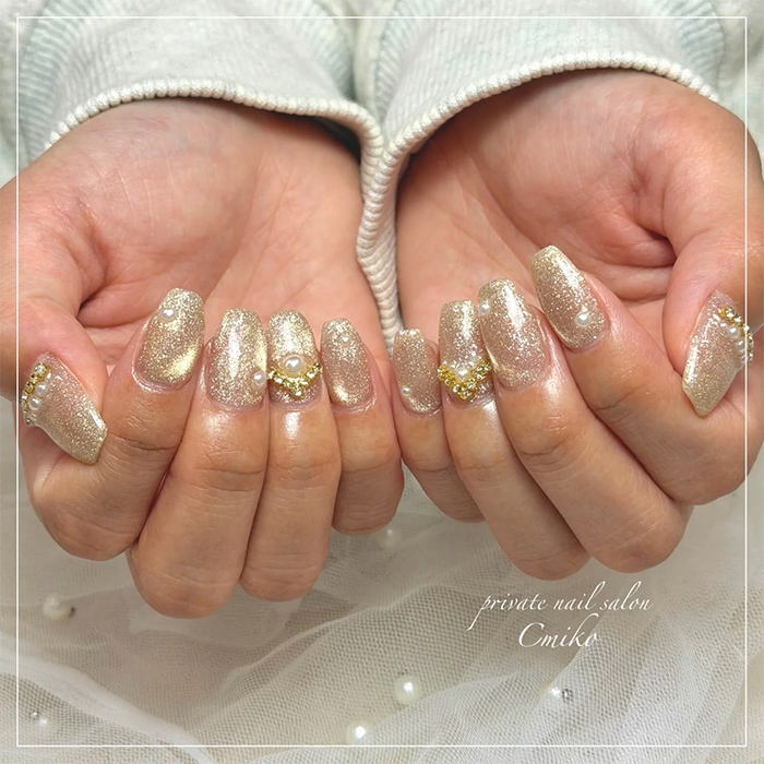 ⑧角度によって変わる輝き☆マグフラ×ビジューネイル