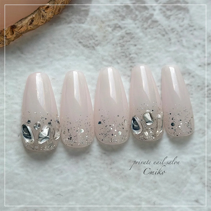 ⑫上品で華やか☆シアーピンク×ビジューネイル