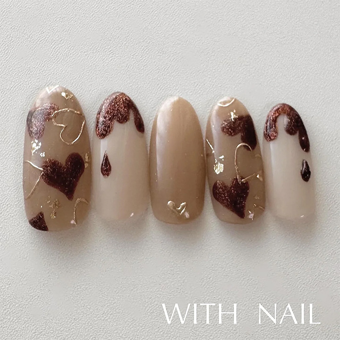 ⑬とろける甘さ◎ブラウン×ハートネイル