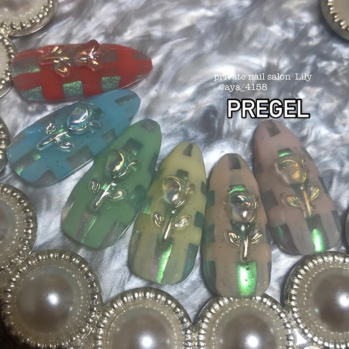 ⑩パステルで映える♡チェック柄×チューリップネイル