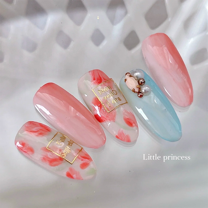 ⑪ふんわり感が◎ニュアンス×チューリップネイル