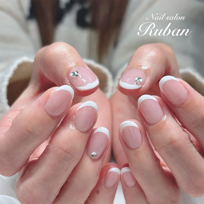 ⑤王道の上品デザイン♡ホワイトフレンチネイル