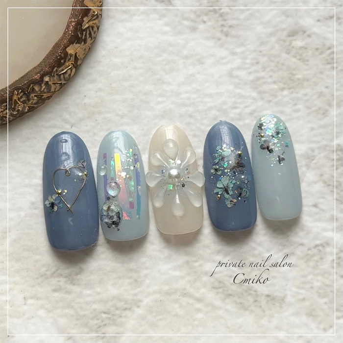 ⑦季節感を取り入れて◎オーロラ×フラワーネイル