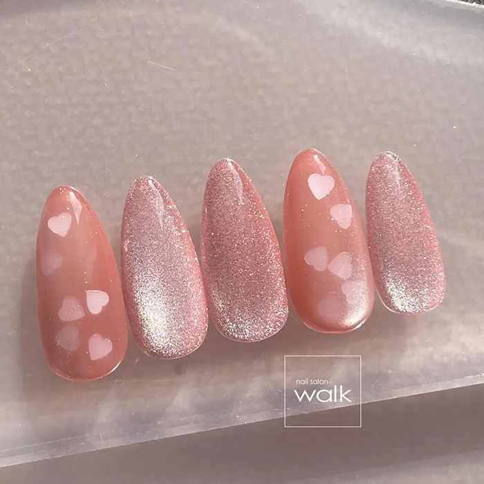 ⑤肌なじみ抜群◎ハート×マグネットネイル