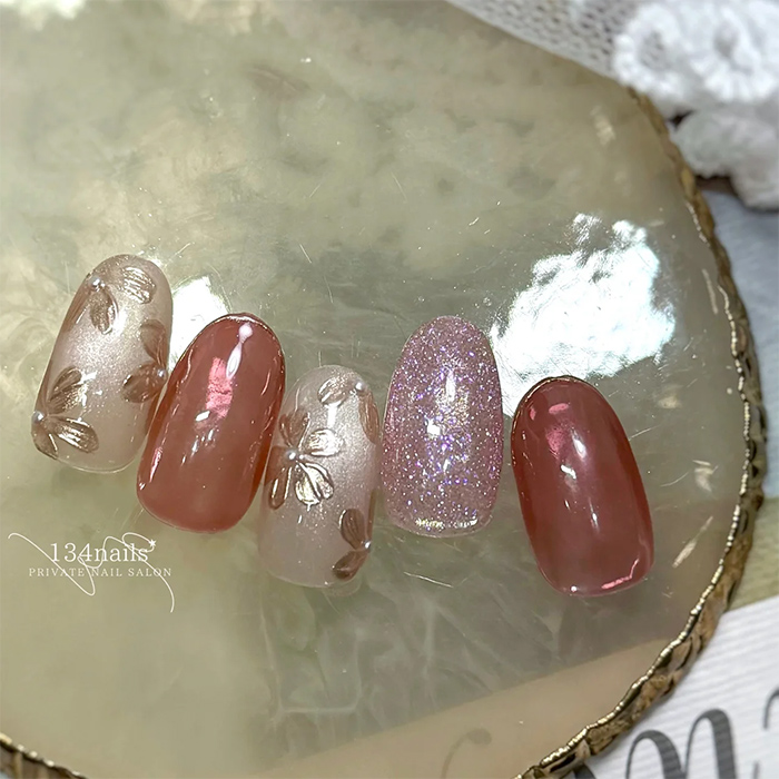 ①つやと透明感が魅力♡カクテルカラー×ミラーフラワーネイル