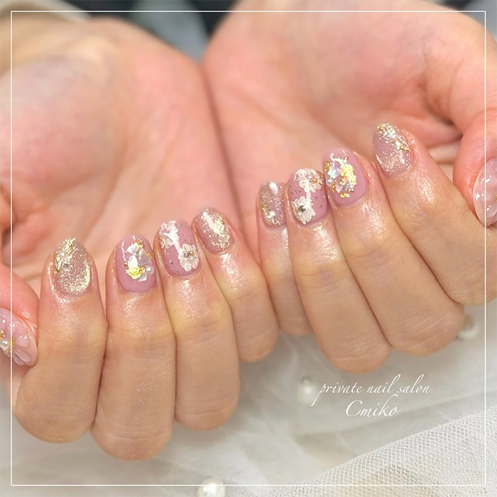 ⑧華やかニュアンス♪ピンクフラワーネイル