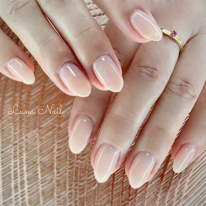 ②指を長く魅せる♪ヌーディーワンカラーネイル