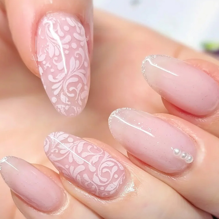 ③シンプルに柄を楽しむ☆ボタニカル調×キレイめ上品ネイル