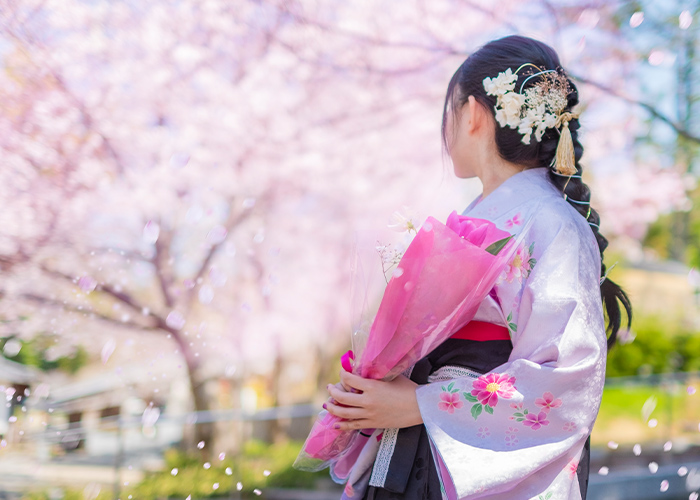 卒業式ネイルで、お客様の特別な一日を上品に彩る♡