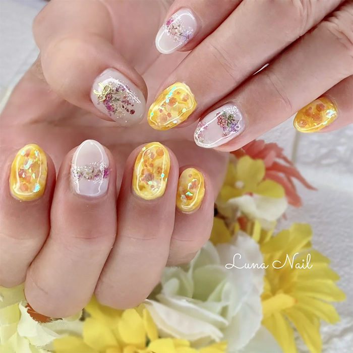 ⑦オーロラの輝きが際立つ☆春のフラワーネイル