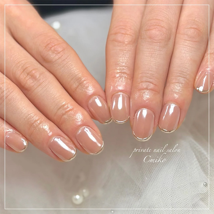 ①指先を美しく長く◎パールのように輝くちゅるんネイル