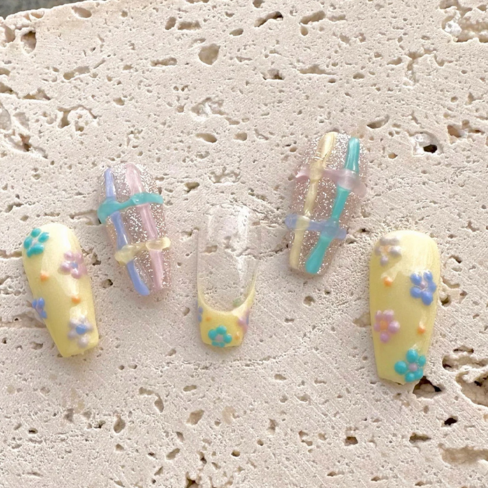 ⑤レモンイエローが主役♡ぷっくりチェック×花ネイル