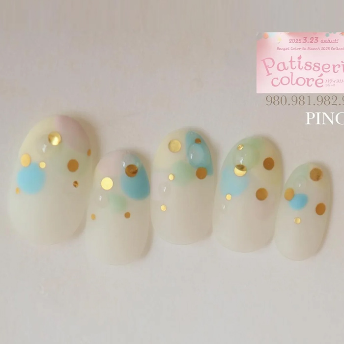 ④模様で楽しむ♪イースタードットネイル