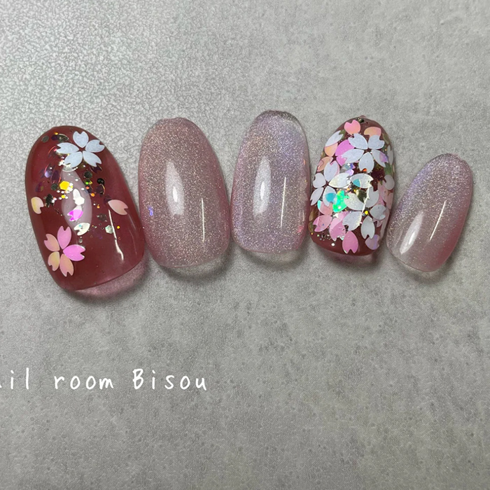 ⑦乗せるだけで華やか☆桜ホロネイル