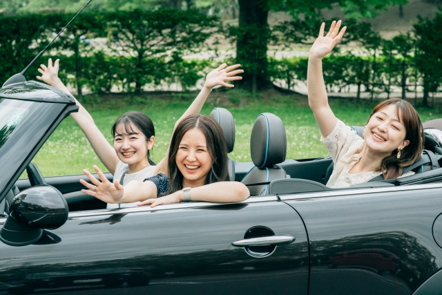 旅行やお出かけに合わせて♪シーン別で変わるネイルの選び方