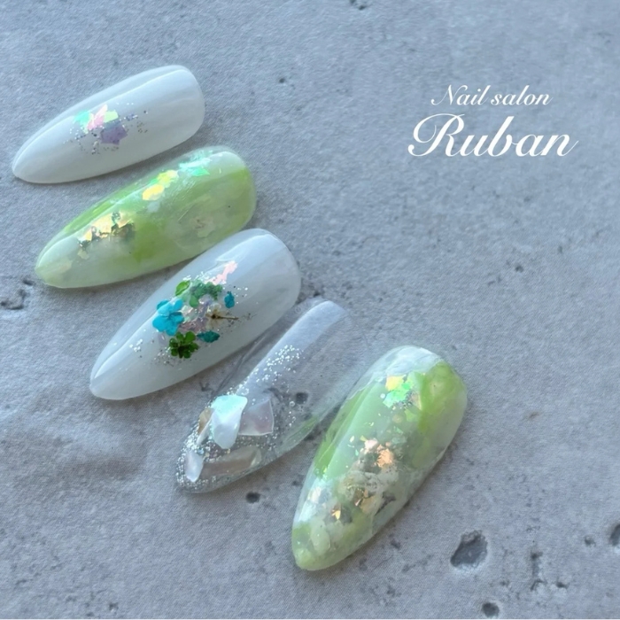 ⑮オーロラに輝くシェル♪もやもやニュアンス×新緑ネイル