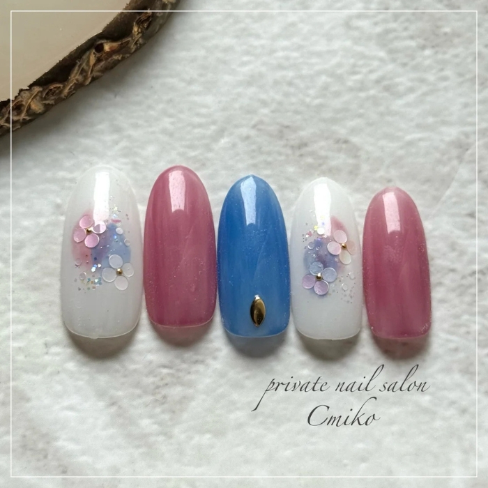 ④乗せるだけの簡単アレンジ♡ホログラム×紫陽花ネイル