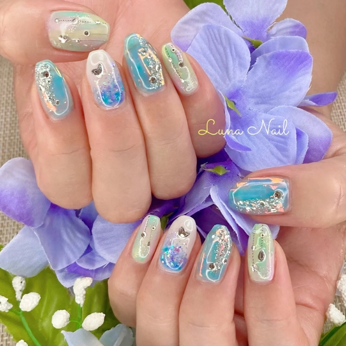 ⑩蝶モチーフが可愛い♡キラキラビジュー×紫陽花ネイル